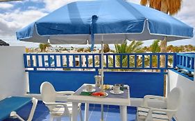 Aguazul - A pie de piscina y vistas al mar